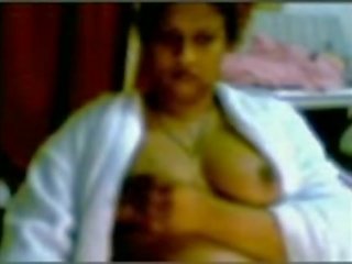 Chennai néni meztelen -ban felnőtt csipesz csevegés