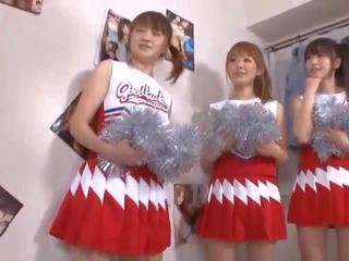 Tiga besar tetek jepang cheerleaders berbagi manhood