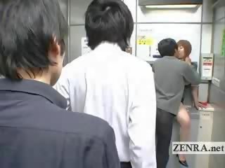 Bizarro japonesa enviar oficina ofertas pechugona oral sexo presilla cajero automático