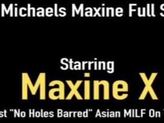 疯狂的 亚洲人 妈妈 maxinex 有 兜帽 以上 头 一 大 阴茎 在 她的 pussy&excl;